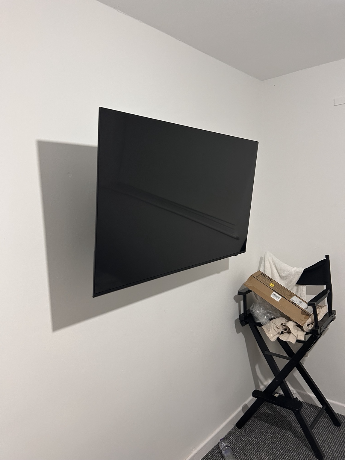 Wall mounted TV